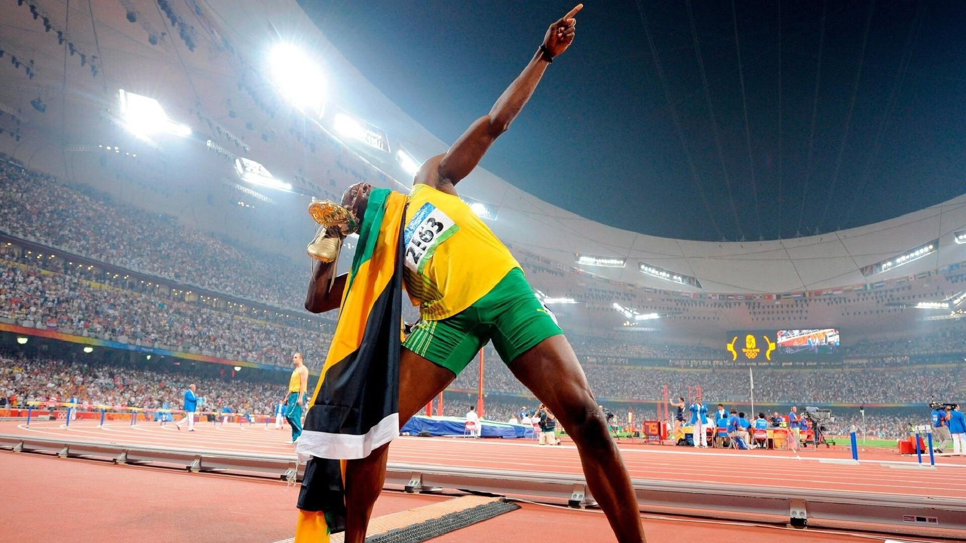 让曼城窒息的小国巨塔，阿劳霍如何将英超冠军拖入泥潭